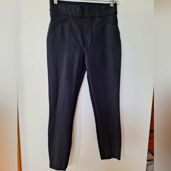 SPANX Pants - SPANX The Perfect Pant Ankle. Black. Womens size S